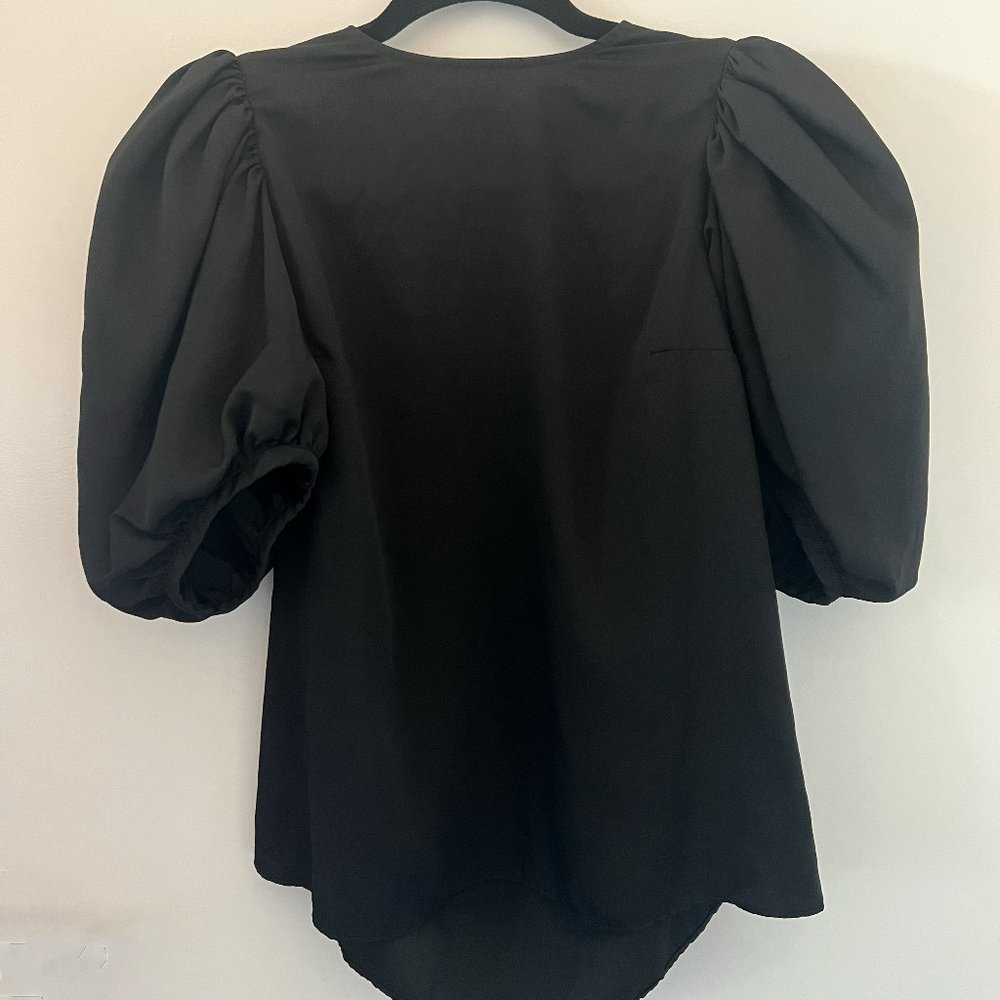 Puff shoulder sleeves - Black Top - Express